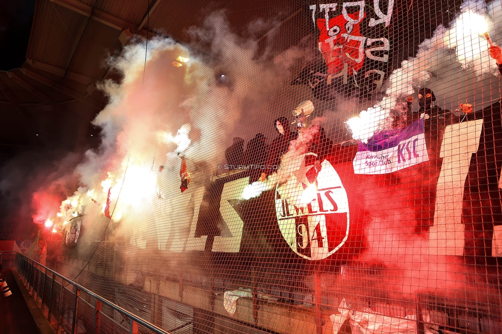 GAK - Sturm Graz
OEFB Cup, 3. Runde, GAK - SK Sturm Graz, Stadion Liebenau Graz, 02.11.2023. 

Foto zeigt Fans von Sturm mit Pyrotechnik
