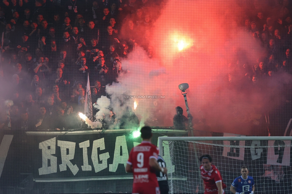 GAK - Sturm Graz
OEFB Cup, 3. Runde, Grazer AK - SK Sturm Graz, Stadion Liebenau Graz, 02.11.2023. 

Foto zeigt Fans von Sturm
Schlüsselwörter: pyrotechnik brigata