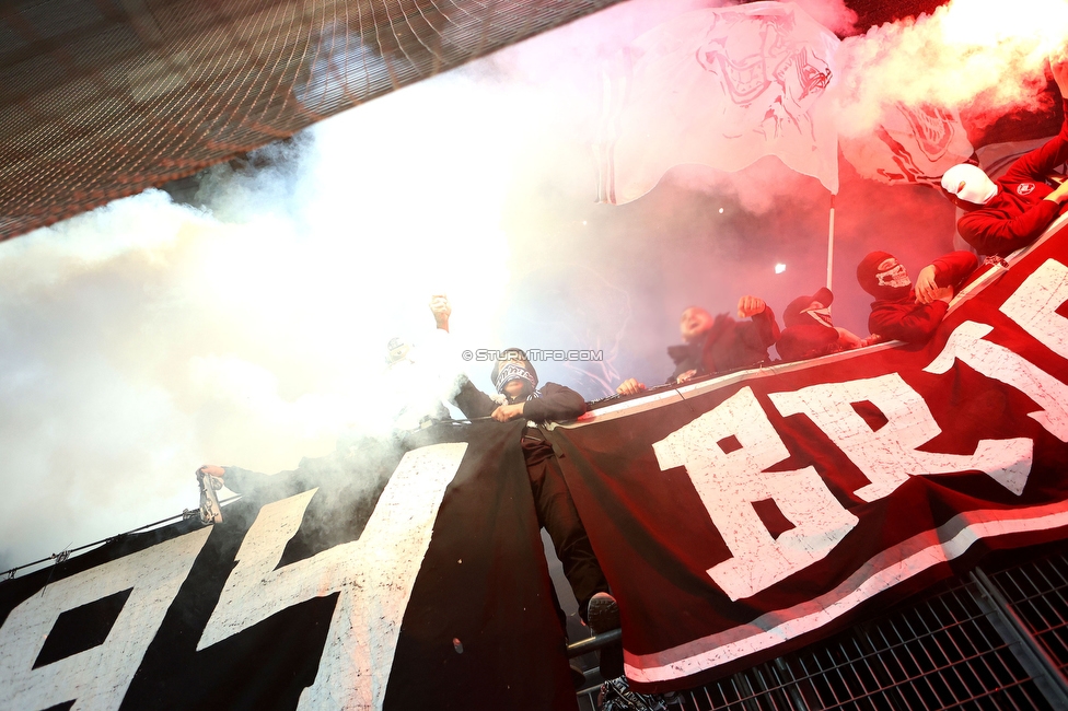 GAK - Sturm Graz
OEFB Cup, 3. Runde, GAK - SK Sturm Graz, Stadion Liebenau Graz, 02.11.2023. 

Foto zeigt Fans von Sturm mit Pyrotechnik
