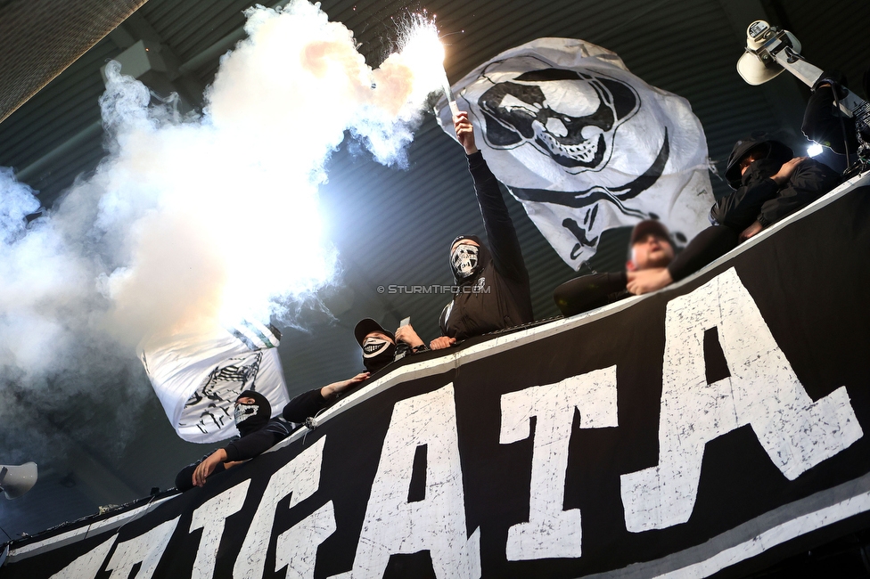 GAK - Sturm Graz
OEFB Cup, 3. Runde, GAK - SK Sturm Graz, Stadion Liebenau Graz, 02.11.2023. 

Foto zeigt Fans von Sturm mit Pyrotechnik
