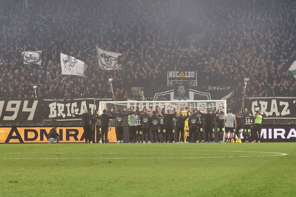 GAK - Sturm Graz
OEFB Cup, 3. Runde, Grazer AK - SK Sturm Graz, Stadion Liebenau Graz, 02.11.2023. 

Foto zeigt Fans von Sturm und die Mannschaft von Sturm
