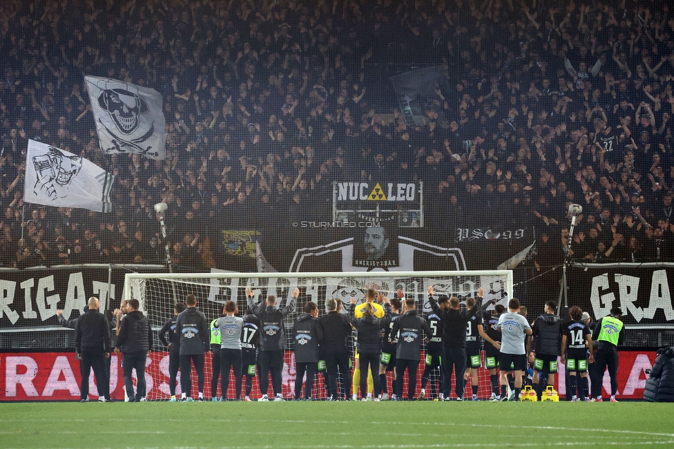 GAK - Sturm Graz
OEFB Cup, 3. Runde, Grazer AK - SK Sturm Graz, Stadion Liebenau Graz, 02.11.2023. 

Foto zeigt die Mannschaft von Sturm und Fans von Sturm
