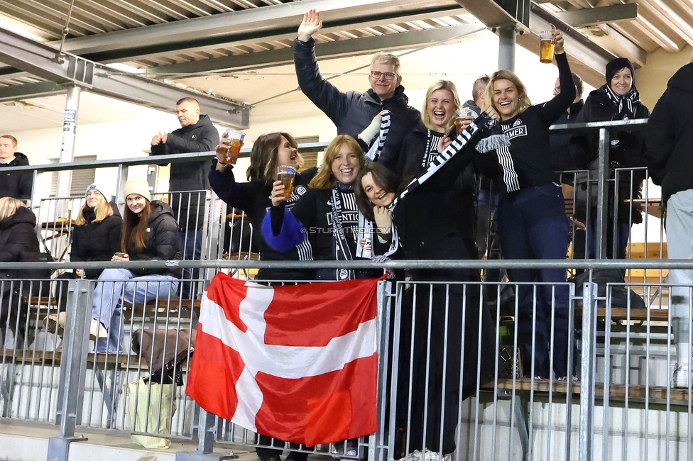 Sturm Damen - Vienna
OEFB Frauen Bundesliga, 8. Runde, SK Sturm Graz Damen - First Vienna FC 1894, Trainingszentrum Messendorf, 04.11.2023. 

Foto zeigt Fans von Sturm
