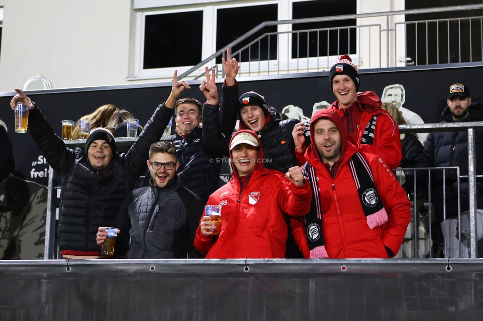 Sturm Damen - Vienna
OEFB Frauen Bundesliga, 8. Runde, SK Sturm Graz Damen - First Vienna FC 1894, Trainingszentrum Messendorf, 04.11.2023. 

Foto zeigt Fans von Sturm
