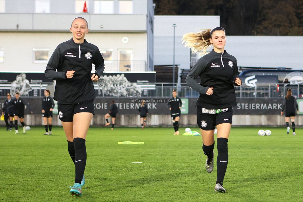 Sturm Damen - Vienna
OEFB Frauen Bundesliga, 8. Runde, SK Sturm Graz Damen - First Vienna FC 1894, Trainingszentrum Messendorf, 04.11.2023. 

Foto zeigt Christina Gierzinger (Sturm Damen) und Elena Koessler (Sturm Damen)
