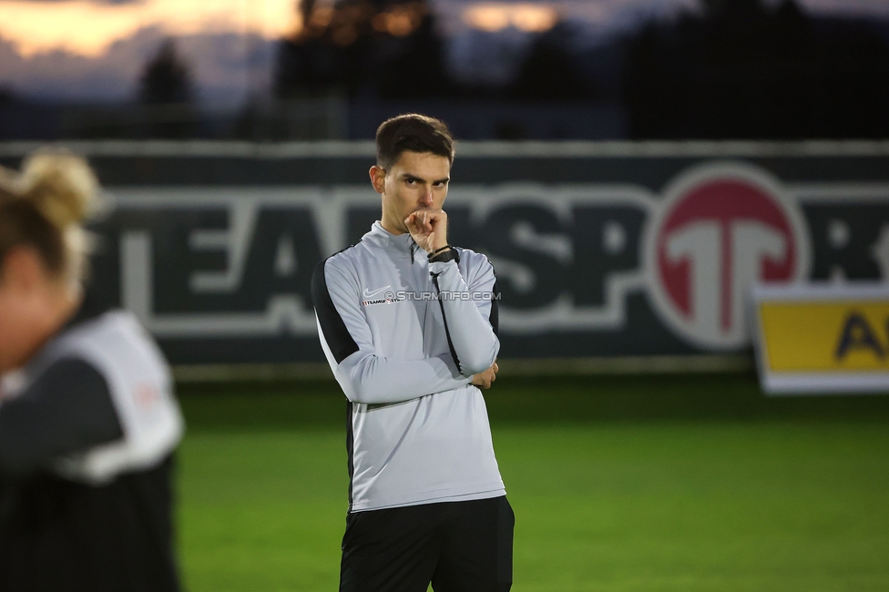 Sturm Damen - Vienna
OEFB Frauen Bundesliga, 8. Runde, SK Sturm Graz Damen - First Vienna FC 1894, Trainingszentrum Messendorf, 04.11.2023. 

Foto zeigt Tode Djakovic (Videoanalyst Sturm Damen)
