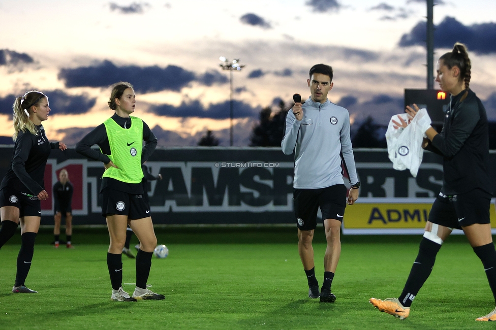 Sturm Damen - Vienna
OEFB Frauen Bundesliga, 8. Runde, SK Sturm Graz Damen - First Vienna FC 1894, Trainingszentrum Messendorf, 04.11.2023. 

Foto zeigt Tode Djakovic (Videoanalyst Sturm Damen)
