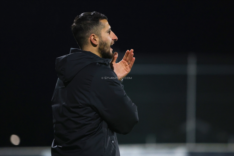 Sturm Damen - Vienna
OEFB Frauen Bundesliga, 8. Runde, SK Sturm Graz Damen - First Vienna FC 1894, Trainingszentrum Messendorf, 04.11.2023. 

Foto zeigt Sargon Duran (Cheftrainer Sturm Damen)
