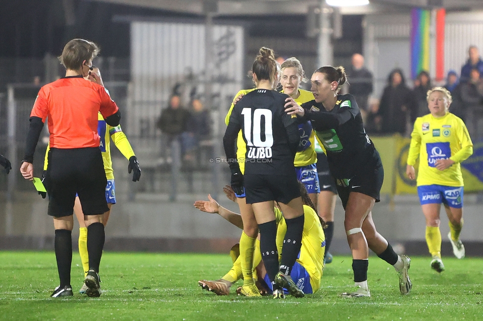 Sturm Damen - Vienna
OEFB Frauen Bundesliga, 8. Runde, SK Sturm Graz Damen - First Vienna FC 1894, Trainingszentrum Messendorf, 04.11.2023. 

Foto zeigt Andrea Glibo (Sturm Damen) und Laura Krumboeck (Sturm Damen)
