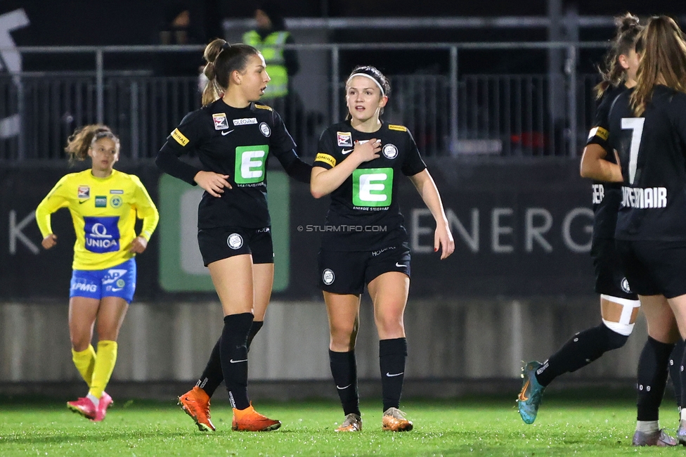 Sturm Damen - Vienna
OEFB Frauen Bundesliga, 8. Runde, SK Sturm Graz Damen - First Vienna FC 1894, Trainingszentrum Messendorf, 04.11.2023. 

Foto zeigt Ruzika Krajinovic (Sturm Damen) und Marie Spiess (Sturm Damen)
