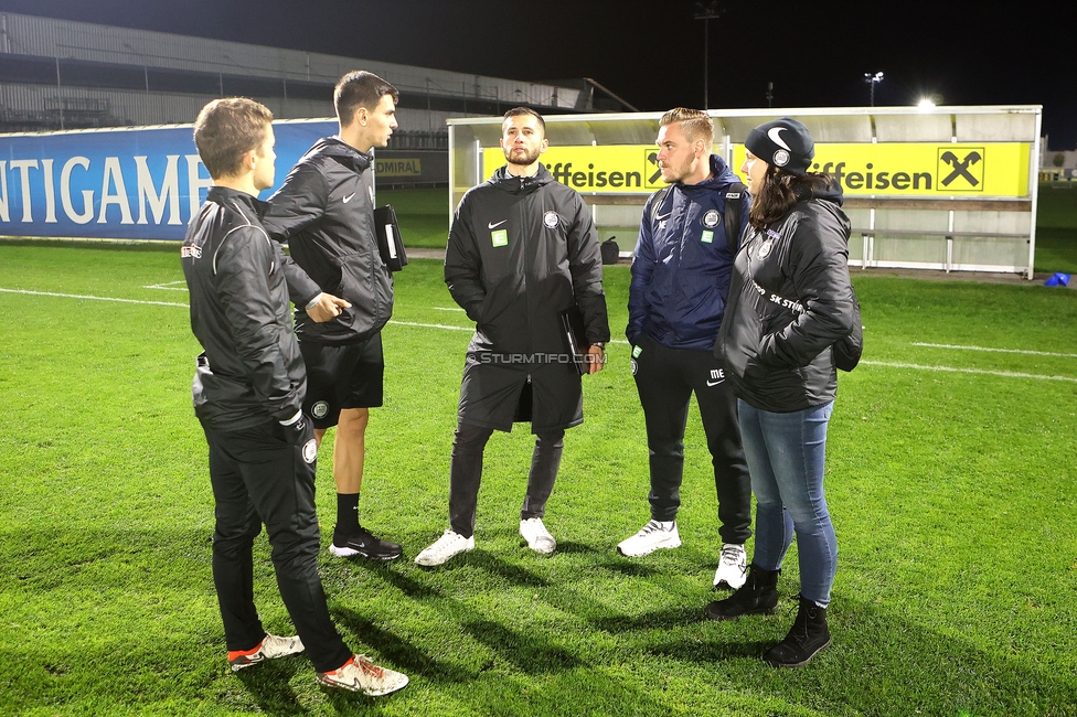 Sturm Damen - Vienna
OEFB Frauen Bundesliga, 8. Runde, SK Sturm Graz Damen - First Vienna FC 1894, Trainingszentrum Messendorf, 04.11.2023. 

Foto zeigt David Url (Athletiktrainer Sturm Damen), Tode Djakovic (Videoanalyst Sturm Damen), Sargon Duran (Cheftrainer Sturm Damen), Michael Erlitz (Sportlicher Leiter Sturm Damen) und Susanne Gorny (Vorstand Sturm)
