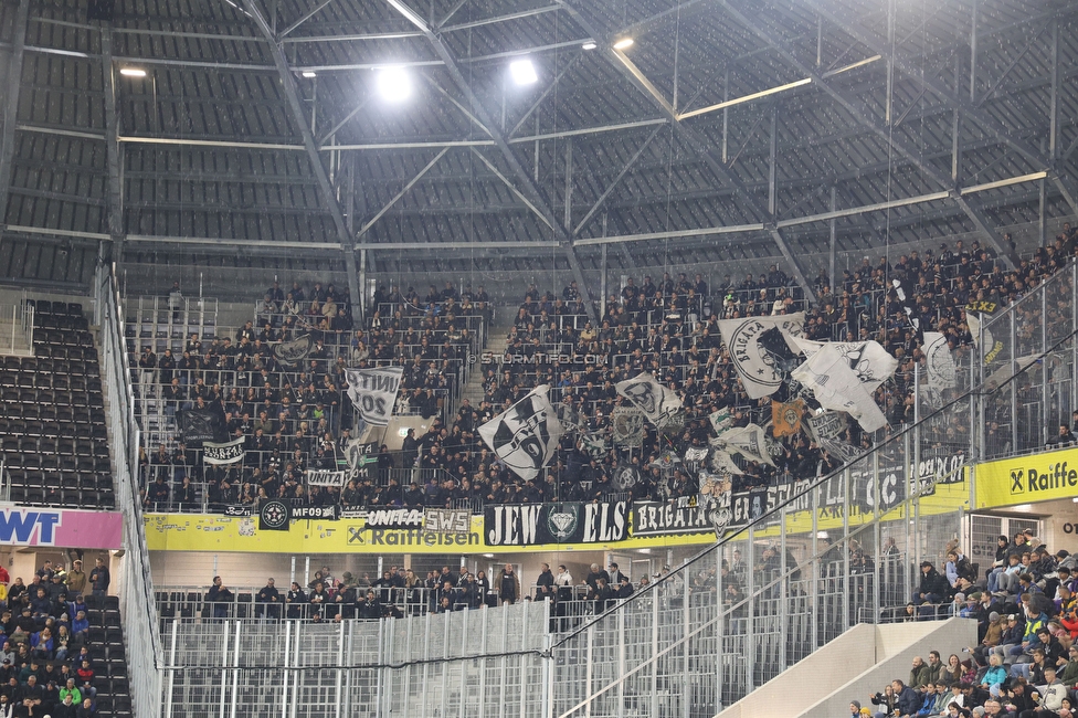 LASK - Sturm Graz
Oesterreichische Fussball Bundesliga, 13. Runde, LASK - SK Sturm Graz, Linzer Stadion  05.11.2023. 

Foto zeigt Fans von Sturm
