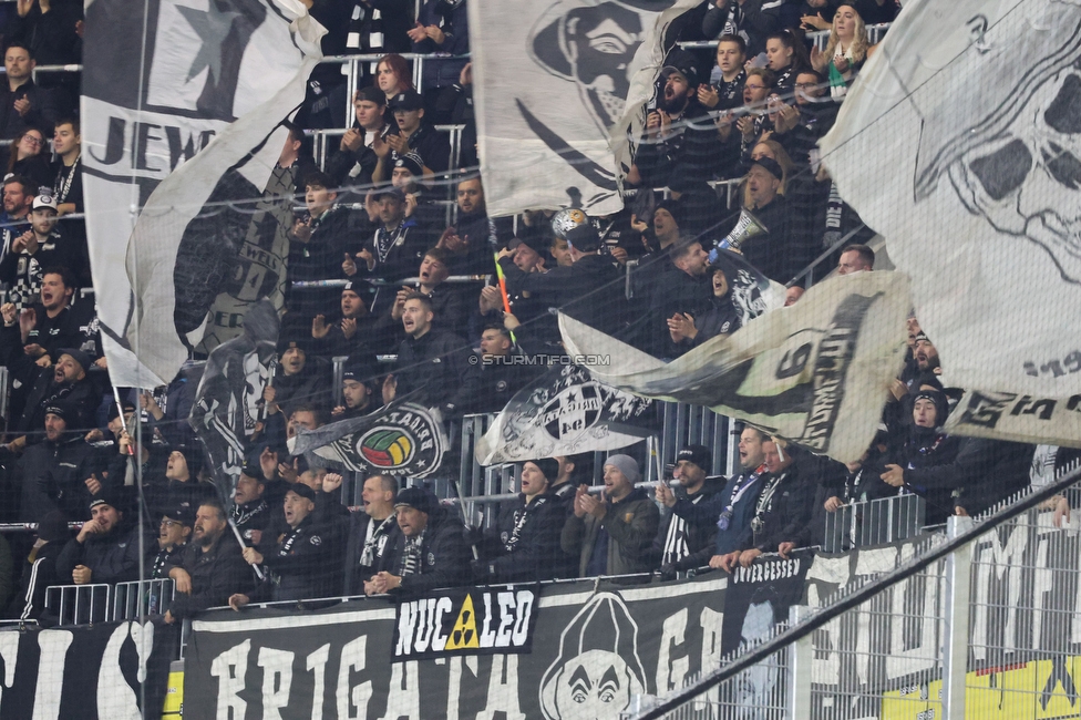 LASK - Sturm Graz
Oesterreichische Fussball Bundesliga, 13. Runde, LASK - SK Sturm Graz, Linzer Stadion  05.11.2023. 

Foto zeigt Fans von Sturm
