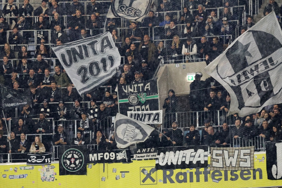 LASK - Sturm Graz
Oesterreichische Fussball Bundesliga, 13. Runde, LASK - SK Sturm Graz, Linzer Stadion  05.11.2023. 

Foto zeigt Fans von Sturm
