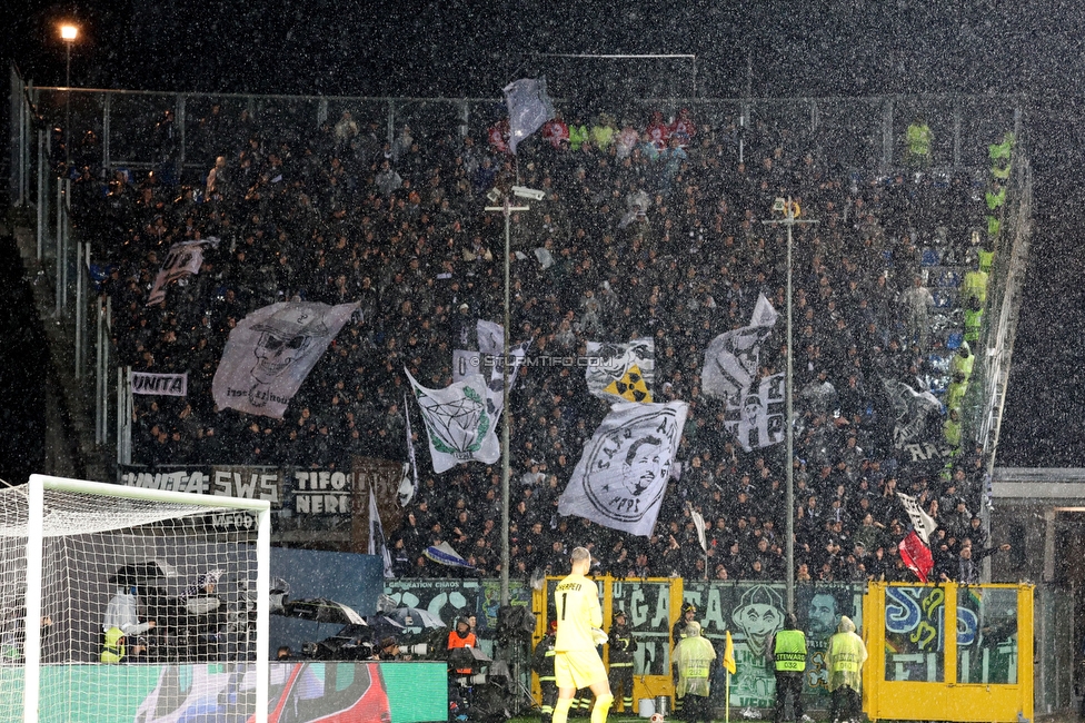 Atalanta - Sturm Graz
UEFA Europa League Gruppenphase 4. Spieltag, Atalanta Bergamo Calcio - SK Sturm Graz, Stadio di Bergamo, 09.11.2023. 

Foto zeigt Fans von Sturm
