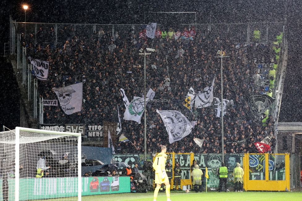 Atalanta - Sturm Graz
UEFA Europa League Gruppenphase 4. Spieltag, Atalanta Bergamo Calcio - SK Sturm Graz, Stadio di Bergamo, 09.11.2023. 

Foto zeigt Fans von Sturm
