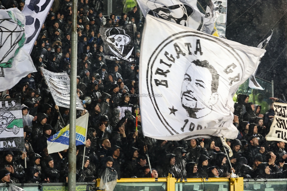 Atalanta - Sturm Graz
UEFA Europa League Gruppenphase 4. Spieltag, Atalanta Bergamo Calcio - SK Sturm Graz, Stadio di Bergamo, 09.11.2023. 

Foto zeigt Fans von Sturm
