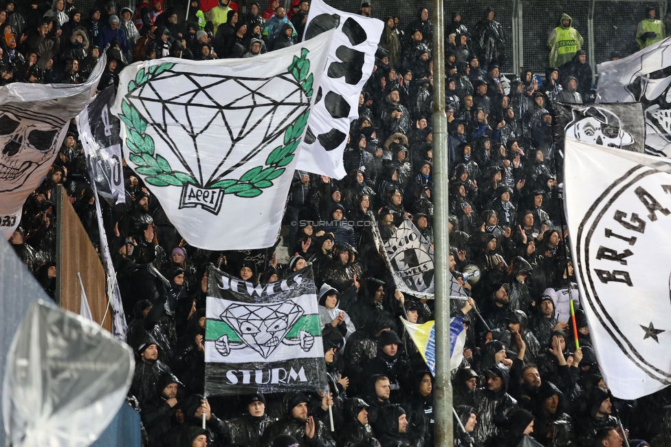 Atalanta - Sturm Graz
UEFA Europa League Gruppenphase 4. Spieltag, Atalanta Bergamo Calcio - SK Sturm Graz, Stadio di Bergamo, 09.11.2023. 

Foto zeigt Fans von Sturm
