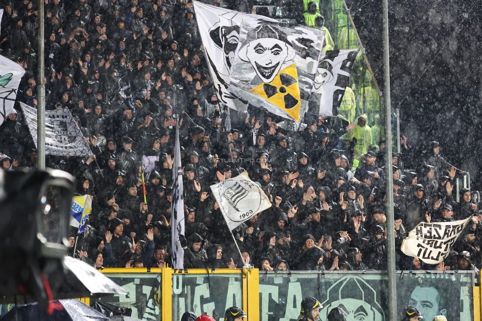 Atalanta - Sturm Graz
UEFA Europa League Gruppenphase 4. Spieltag, Atalanta Bergamo Calcio - SK Sturm Graz, Stadio di Bergamo, 09.11.2023. 

Foto zeigt Fans von Sturm
