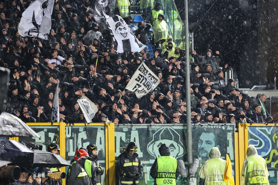 Atalanta - Sturm Graz
UEFA Europa League Gruppenphase 4. Spieltag, Atalanta Bergamo Calcio - SK Sturm Graz, Stadio di Bergamo, 09.11.2023. 

Foto zeigt Fans von Sturm
