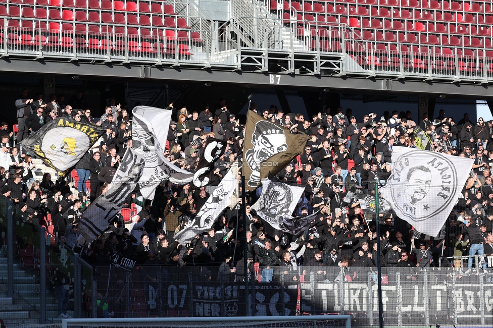 Austria Klagenfurt - Sturm Graz
Oesterreichische Fussball Bundesliga, 14. Runde, SK Austria Klagenfurt - SK Sturm Graz, Woerthersee Stadion, 12.11.2023. 

Foto zeigt Fans von Sturm
Schlüsselwörter: blackstorm generationchaos sturmflut tifosi