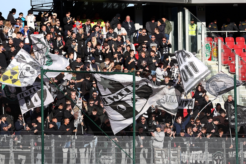 Austria Klagenfurt - Sturm Graz
Oesterreichische Fussball Bundesliga, 14. Runde, SK Austria Klagenfurt - SK Sturm Graz, Woerthersee Stadion, 12.11.2023. 

Foto zeigt Fans von Sturm
Schlüsselwörter: jewels