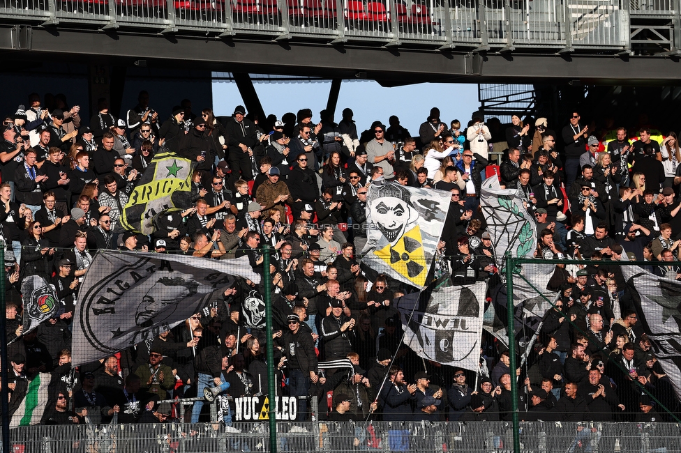 Austria Klagenfurt - Sturm Graz
Oesterreichische Fussball Bundesliga, 14. Runde, SK Austria Klagenfurt - SK Sturm Graz, Woerthersee Stadion, 12.11.2023. 

Foto zeigt Fans von Sturm
Schlüsselwörter: brigata