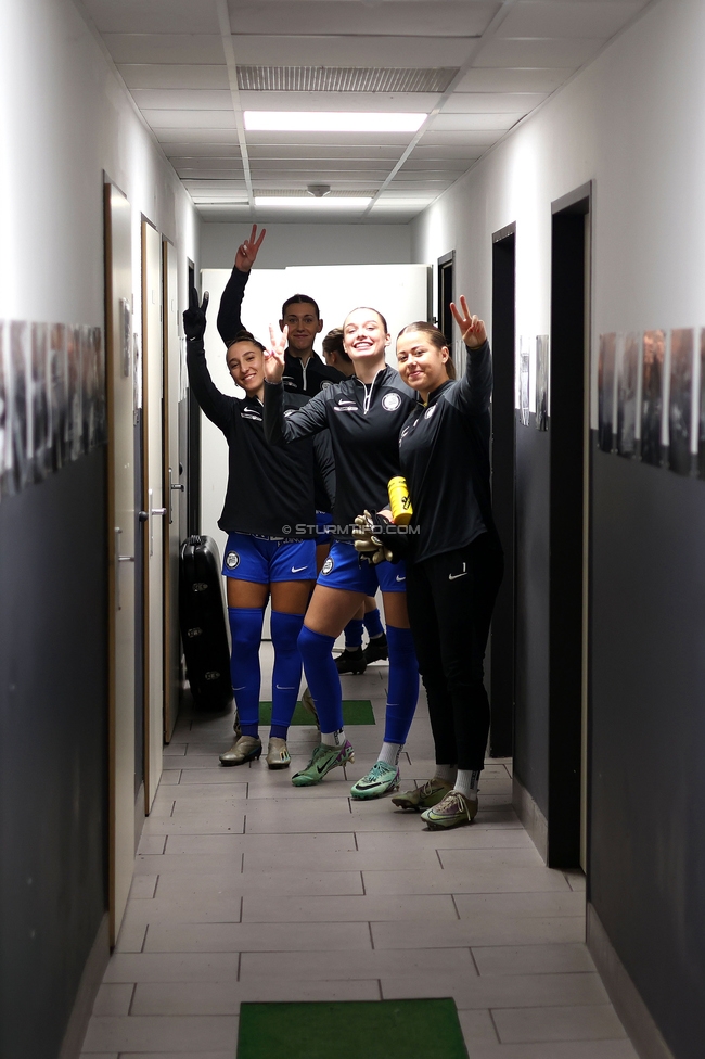 Wiener Sportklub - Sturm Graz Damen
SPORTLAND Niederoesterreich Frauen Cup, Wiener Sportklub - SK Sturm Graz, WSC Trainingszentrum Kunstrasen Wien, 18.11.2023. 

Foto zeigt die Mannschaft der Sturm Damen
