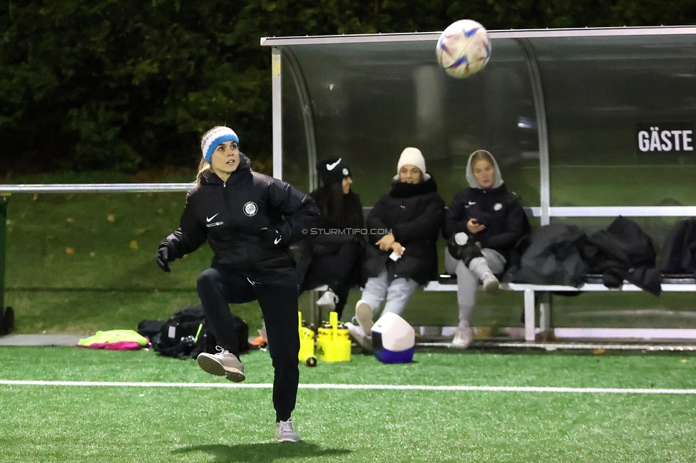 Wiener Sportklub - Sturm Graz Damen
SPORTLAND Niederoesterreich Frauen Cup, Wiener Sportklub - SK Sturm Graz, WSC Trainingszentrum Kunstrasen Wien, 18.11.2023. 

Foto zeigt Carmen Schauer (Physiotherapeutin Sturm Graz)
