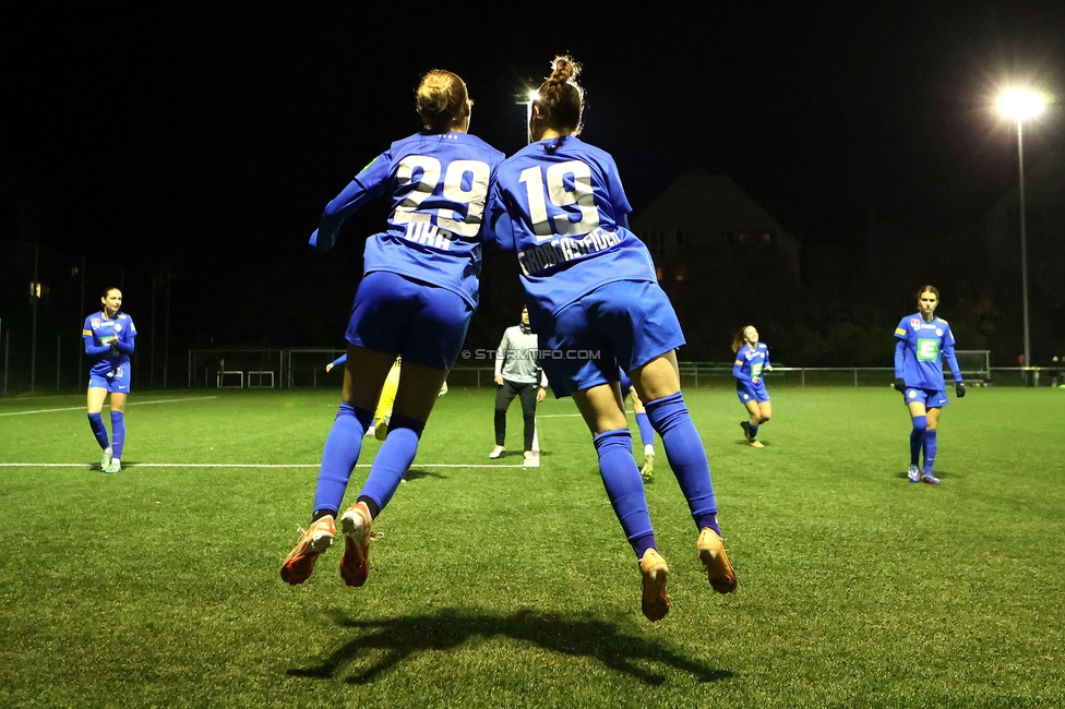 Wiener Sportklub - Sturm Graz Damen
SPORTLAND Niederoesterreich Frauen Cup, Wiener Sportklub - SK Sturm Graz, WSC Trainingszentrum Kunstrasen Wien, 18.11.2023. 

Foto zeigt Modesta Uka (Sturm Damen) und Stefanie Grossgasteiger (Sturm Damen)
