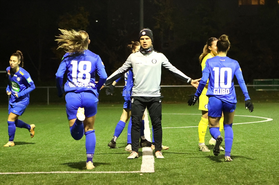 Wiener Sportklub - Sturm Graz Damen
SPORTLAND Niederoesterreich Frauen Cup, Wiener Sportklub - SK Sturm Graz, WSC Trainingszentrum Kunstrasen Wien, 18.11.2023. 

Foto zeigt David Url (Athletiktrainer Sturm Damen)
