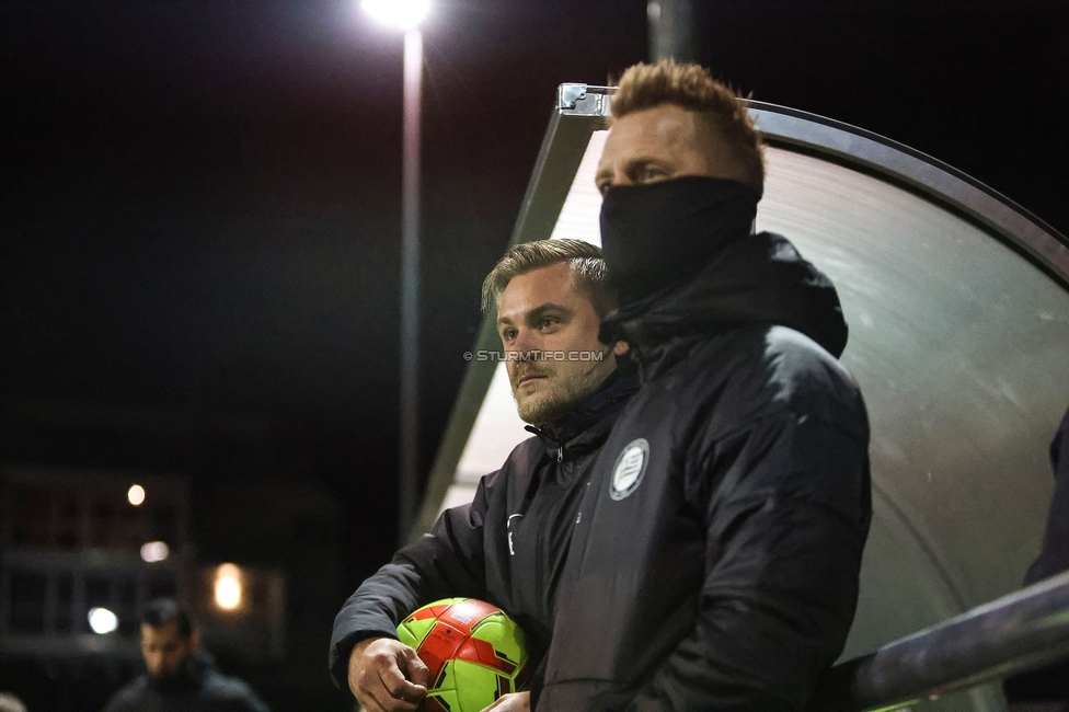 Wiener Sportklub - Sturm Graz Damen
SPORTLAND Niederoesterreich Frauen Cup, Wiener Sportklub - SK Sturm Graz, WSC Trainingszentrum Kunstrasen Wien, 18.11.2023. 

Foto zeigt Michael Erlitz (Sportlicher Leiter Sturm Damen) und Daniel Gutschi (Torwart-Trainer Sturm Damen)
