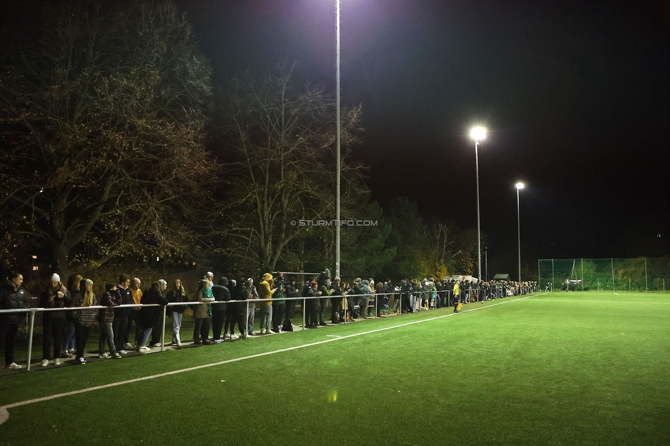 Wiener Sportklub - Sturm Graz Damen
SPORTLAND Niederoesterreich Frauen Cup, Wiener Sportklub - SK Sturm Graz, WSC Trainingszentrum Kunstrasen Wien, 18.11.2023. 

Foto zeigt Fans
