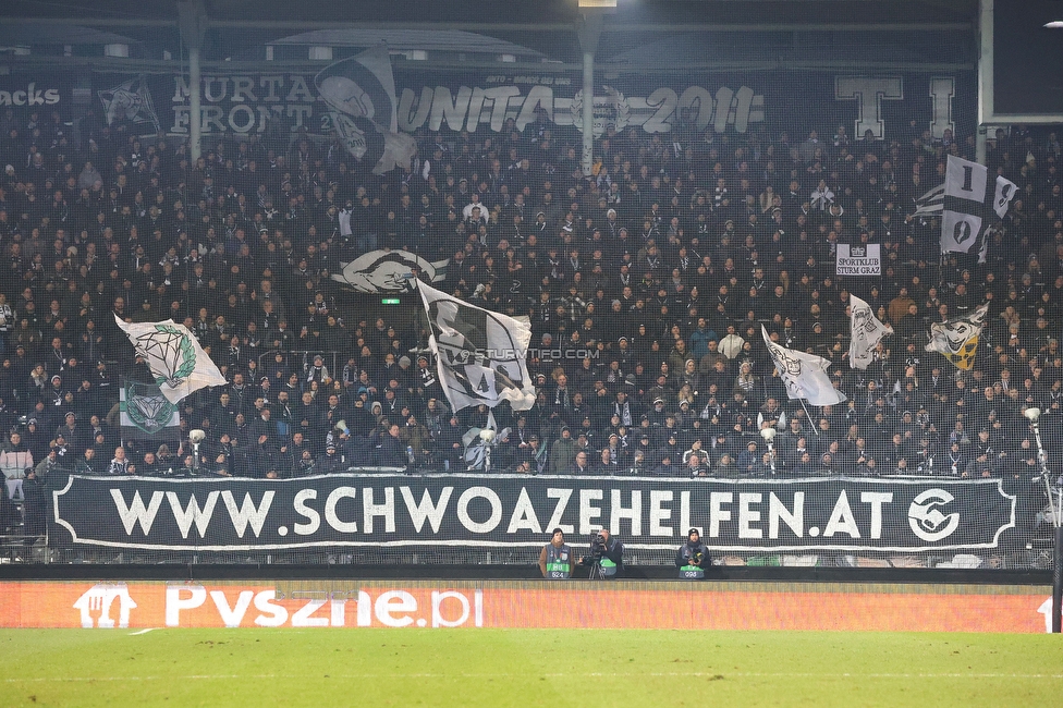 Sturm Graz - Rakow Czestochowa
UEFA Europa League Gruppenphase 5. Spieltag, SK Sturm Graz - Rakow Czestochowa, Stadion Liebenau Graz, 30.11.2023. 

Foto zeigt Fans von Sturm mit einem Spruchband
Schlüsselwörter: schwoazehelfen