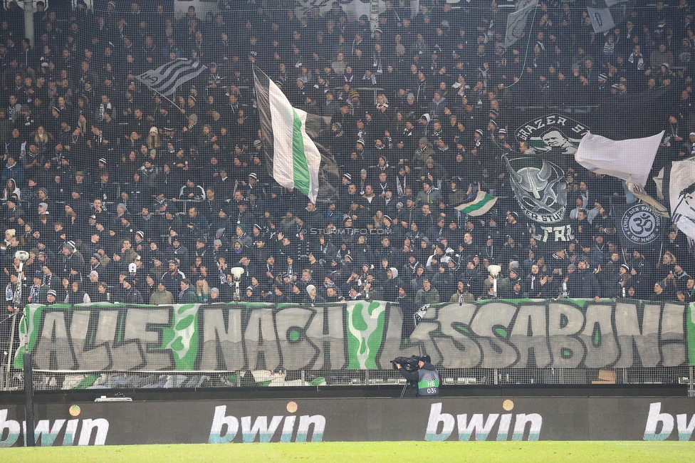 Sturm Graz - Rakow Czestochowa
UEFA Europa League Gruppenphase 5. Spieltag, SK Sturm Graz - Rakow Czestochowa, Stadion Liebenau Graz, 30.11.2023. 

Foto zeigt Fans von Sturm mit einem Spruchband
Schlüsselwörter: lissabon