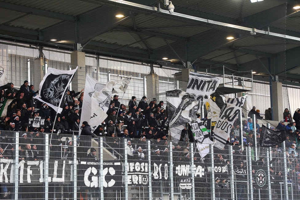 Blau-Weiss Linz - Sturm Graz
Oesterreichische Fussball Bundesliga, 16. Runde, Blau-Weiss Linz - SK Sturm Graz, Hofmann Personal Stadion Linz, 03.12.2023. 

Foto zeigt Fans von Sturm
