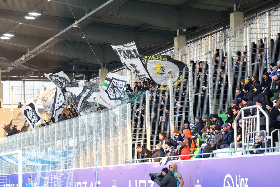 Blau-Weiss Linz - Sturm Graz
Oesterreichische Fussball Bundesliga, 16. Runde, Blau-Weiss Linz - SK Sturm Graz, Hofmann Personal Stadion Linz, 03.12.2023. 

Foto zeigt Fans von Sturm
