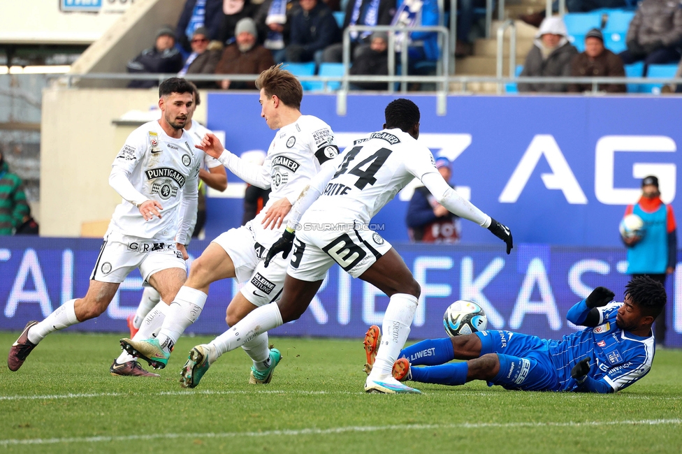 Blau-Weiss Linz - Sturm Graz
Oesterreichische Fussball Bundesliga, 16. Runde, Blau-Weiss Linz - SK Sturm Graz, Hofmann Personal Stadion Linz, 03.12.2023. 

Foto zeigt Alexandar Borkovic (Sturm), David Affengruber (Sturm) und Amadou Dante (Sturm)
