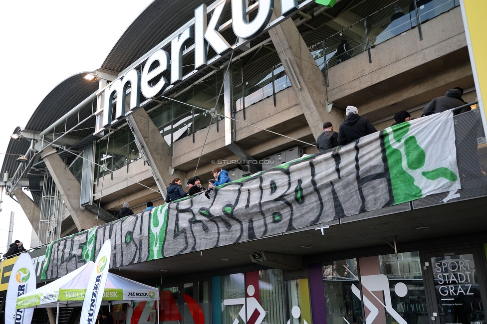 Sturm Graz - Altach
Oesterreichische Fussball Bundesliga, 17. Runde, SK Sturm Graz - SC Rheindorf Altach,  Stadion Liebenau Graz, 10.12.2023. 

Foto zeigt eine Aussenansicht Stadion Liebenau mit einem Spruchband
Schlüsselwörter: lissabon