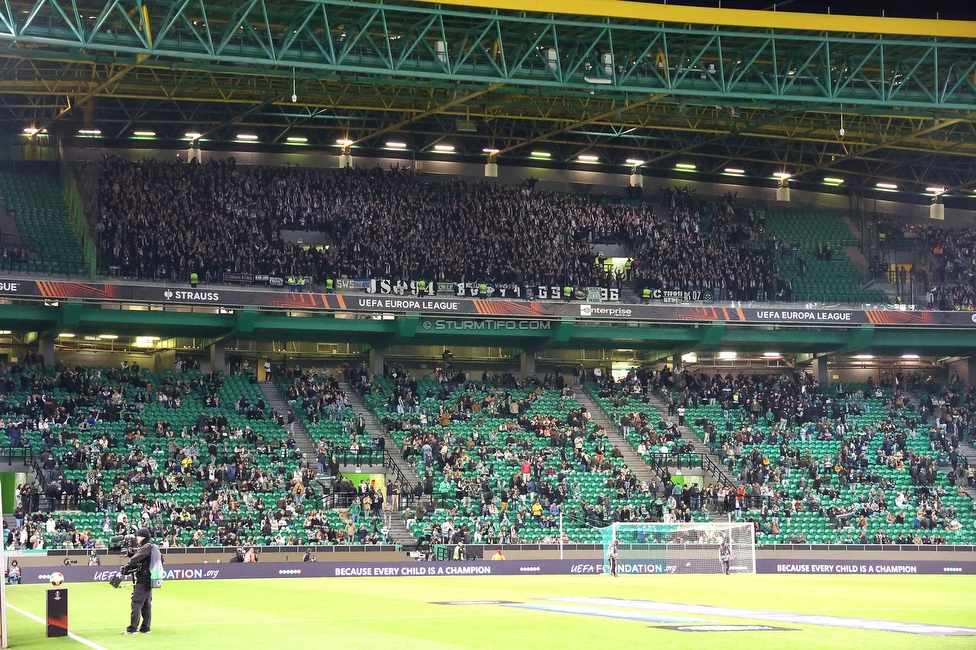 Sporting Lissabon - Sturm Graz
UEFA Europa League Gruppenphase 6. Spieltag, Sporting Lissabon - SK Sturm Graz, Estadio Jose Alvalade XXI Lissabon, 14.12.2023. 

Foto zeigt Fans von Sturm
