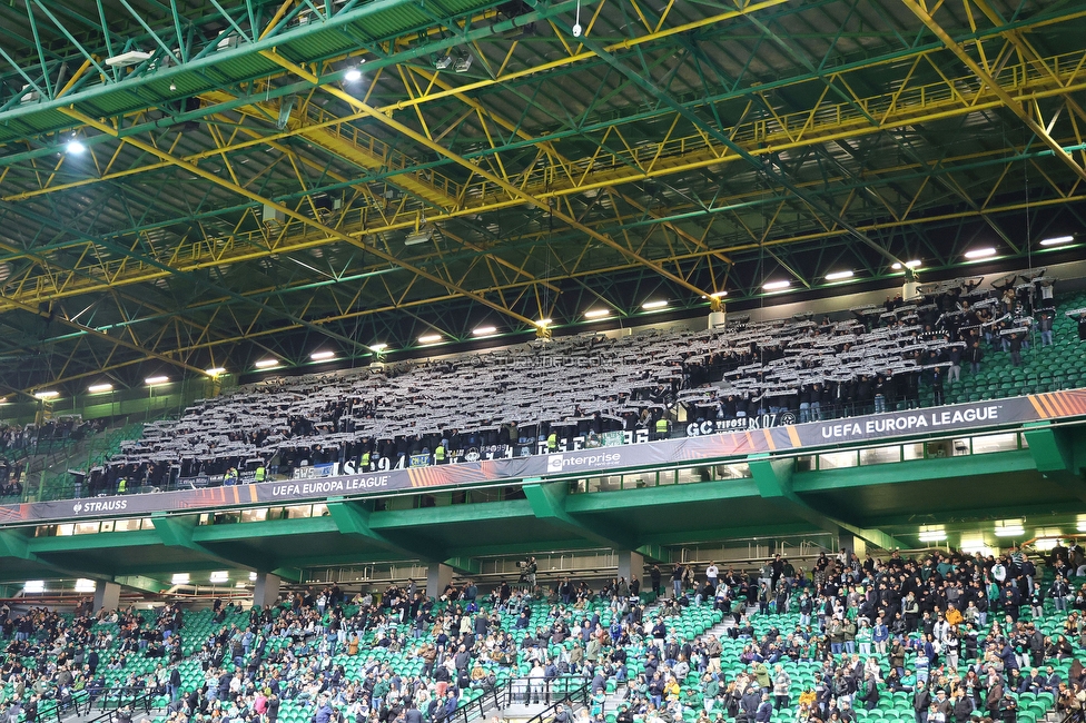 Sporting Lissabon - Sturm Graz
UEFA Europa League Gruppenphase 6. Spieltag, Sporting Lissabon - SK Sturm Graz, Estadio Jose Alvalade XXI Lissabon, 14.12.2023. 

Foto zeigt Fans von Sturm mit einer Choreografie
Schlüsselwörter: schals