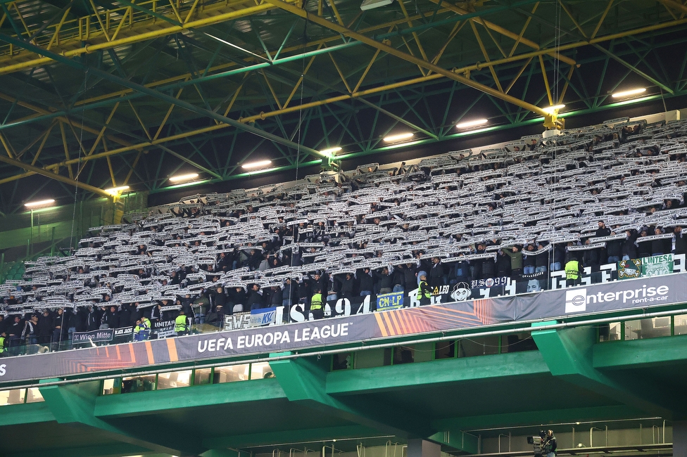 Sporting Lissabon - Sturm Graz
UEFA Europa League Gruppenphase 6. Spieltag, Sporting Lissabon - SK Sturm Graz, Estadio Jose Alvalade XXI Lissabon, 14.12.2023. 

Foto zeigt Fans von Sturm mit einer Choreografie
Schlüsselwörter: schals