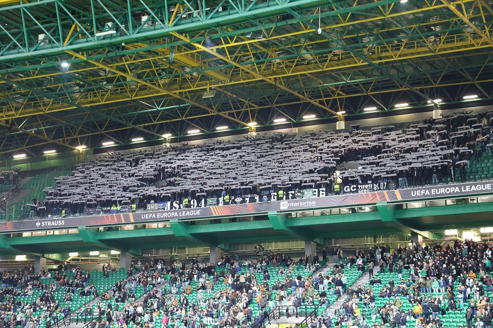 Sporting Lissabon - Sturm Graz
UEFA Europa League Gruppenphase 6. Spieltag, Sporting Lissabon - SK Sturm Graz, Estadio Jose Alvalade XXI Lissabon, 14.12.2023. 

Foto zeigt Fans von Sturm mit einer Choreografie
Schlüsselwörter: schals