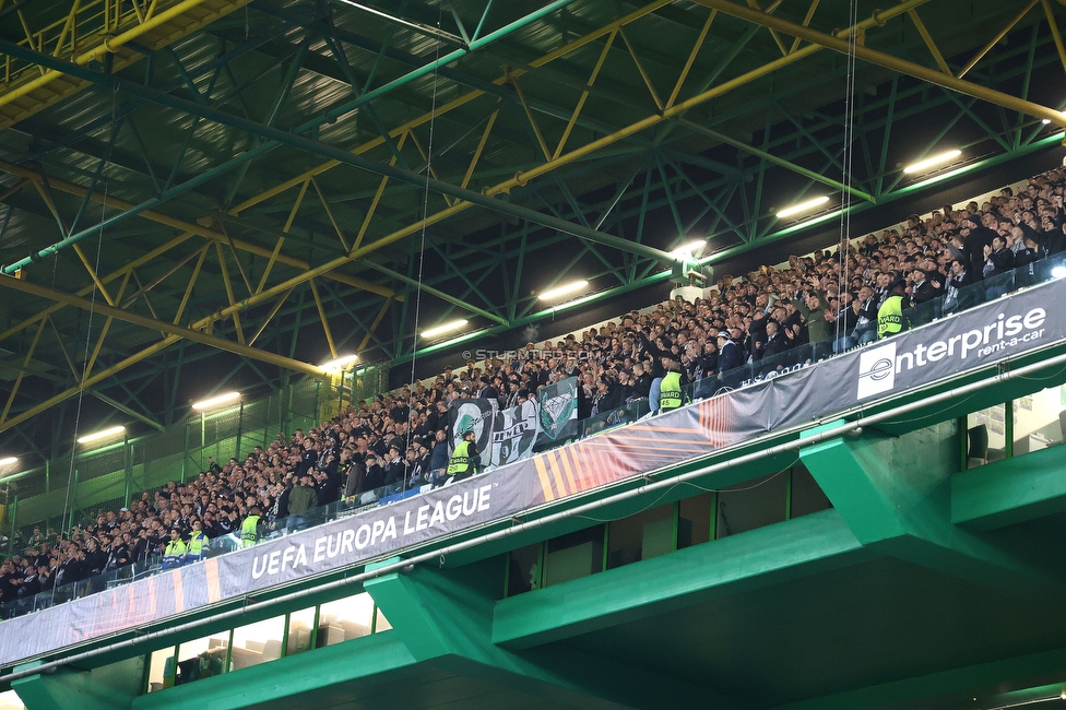 Sporting Lissabon - Sturm Graz
UEFA Europa League Gruppenphase 6. Spieltag, Sporting Lissabon - SK Sturm Graz, Estadio Jose Alvalade XXI Lissabon, 14.12.2023. 

Foto zeigt Fans von Sturm
