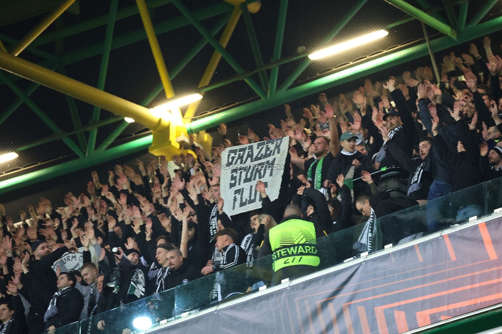 Sporting Lissabon - Sturm Graz
UEFA Europa League Gruppenphase 6. Spieltag, Sporting Lissabon - SK Sturm Graz, Estadio Jose Alvalade XXI Lissabon, 14.12.2023. 

Foto zeigt Fans von Sturm
