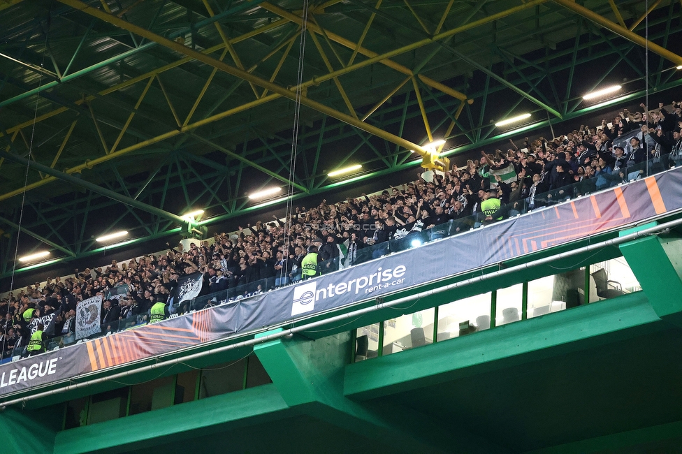 Sporting Lissabon - Sturm Graz
UEFA Europa League Gruppenphase 6. Spieltag, Sporting Lissabon - SK Sturm Graz, Estadio Jose Alvalade XXI Lissabon, 14.12.2023. 

Foto zeigt Fans von Sturm
