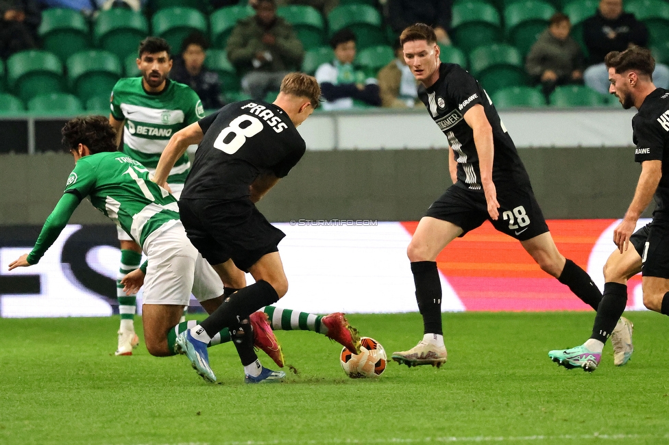 Sporting Lissabon - Sturm Graz
UEFA Europa League Gruppenphase 6. Spieltag, Sporting Lissabon - SK Sturm Graz, Estadio Jose Alvalade XXI Lissabon, 14.12.2023. 

Foto zeigt Alexander Prass (Sturm) und David Schnegg (Sturm)
