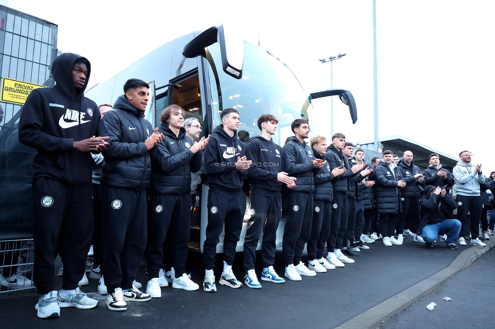 Sturm Graz Mannschaftsempfang
Oesterreichische Fussball Bundesliga, SK Sturm Graz Mannschaftsempfang, Trainingszentrum Messendorf, 02.01.2024. 

Foto zeigt die Mannschaft von Sturm
