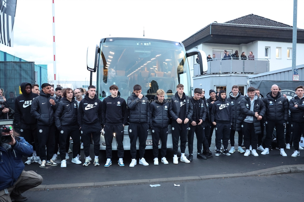 Sturm Graz Mannschaftsempfang
Oesterreichische Fussball Bundesliga, SK Sturm Graz Mannschaftsempfang, Trainingszentrum Messendorf, 02.01.2024. 

Foto zeigt die Mannschaft von Sturm
