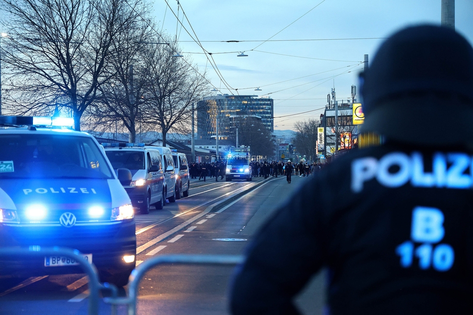 Sturm Graz - Slovan Bratislava
UEFA Conference League KO Play-offs, SK Sturm Graz - SK Slovan Bratislava, Stadion Liebenau Graz, 15.02.2024. 

Foto zeigt Polizei
